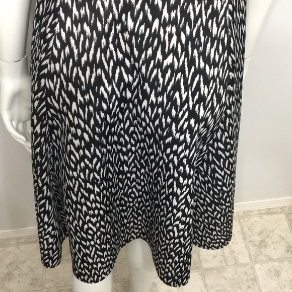 2/$25 Lori Michaels Black White Print Dress  2X - Picture 5 of 8